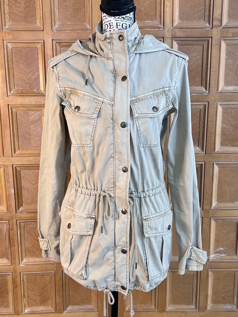 Talula by Aritzia women’s utility anorak jacket light beige/tan military XS